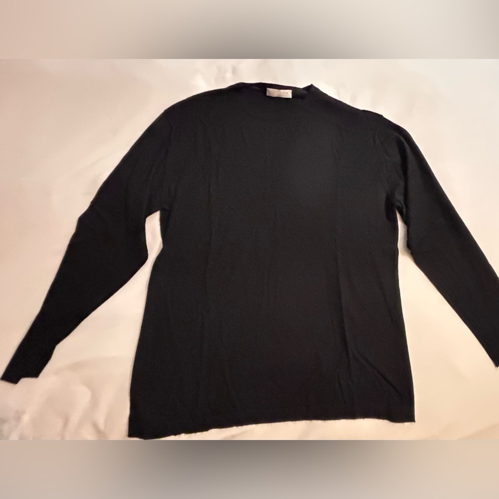 Men’s sweater.